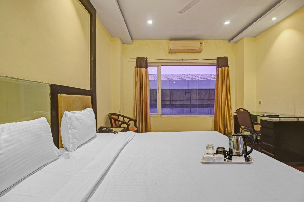Oyo Townhouse 707 Grand Krishna Hotel Hyderabad Exterior photo