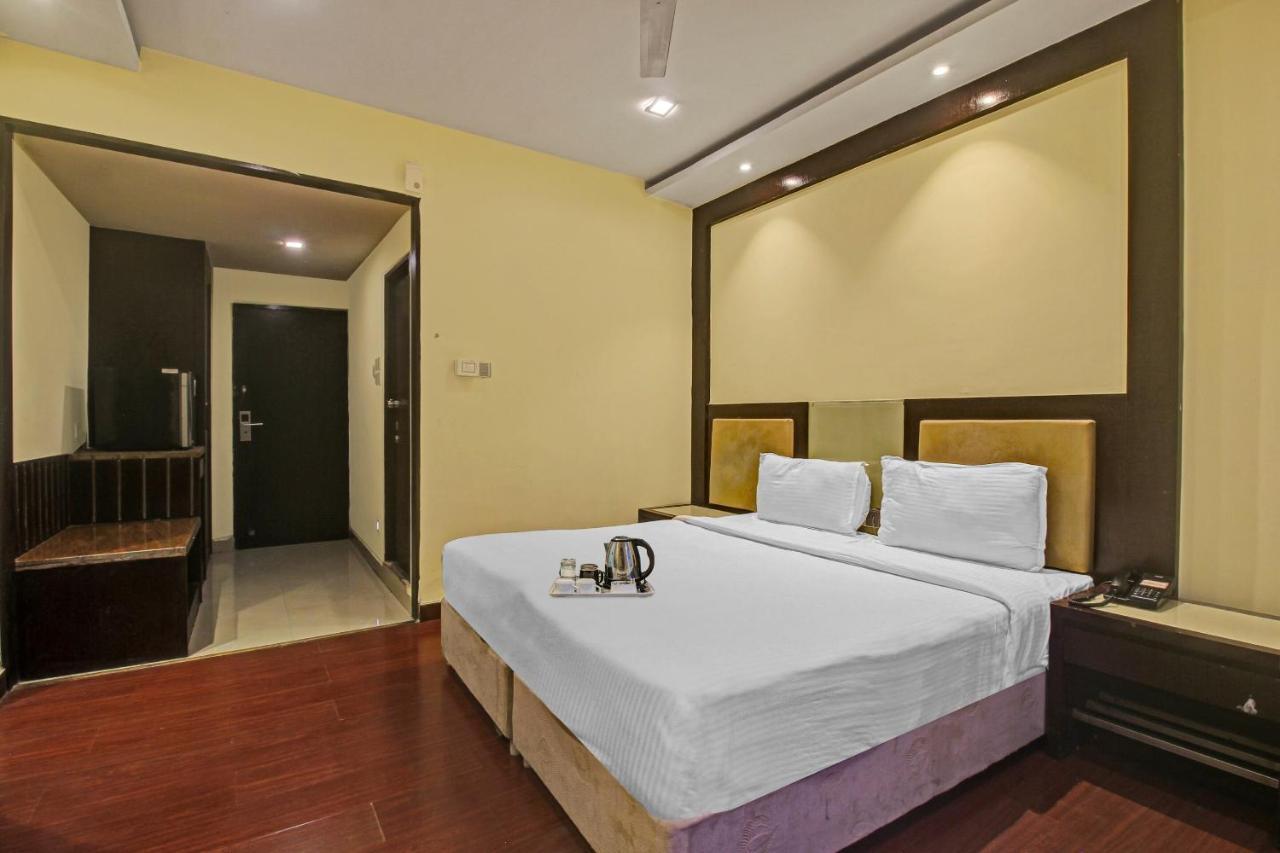 Oyo Townhouse 707 Grand Krishna Hotel Hyderabad Exterior photo